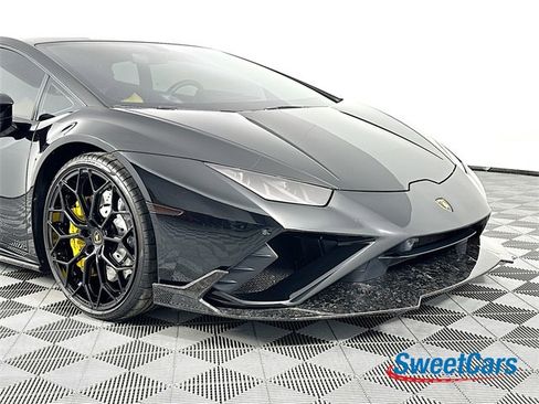 Used 2021 Lamborghini Huracan EVO image 40