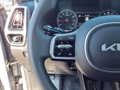 Used 2023 Kia Sorento LX image 17