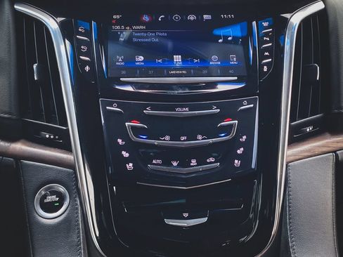 Used 2016 Cadillac Escalade Luxury AWD/4WD image 13