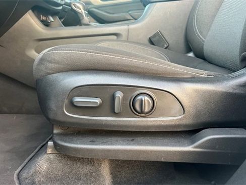 Used 2023 Chevrolet Traverse LT image 13