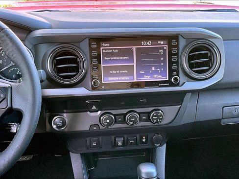 Used 2020 Toyota Tacoma TRD Sport image 8