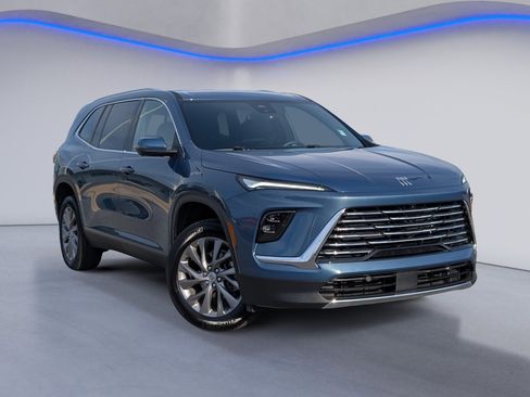 Used 2025 Buick Enclave Preferred image 2