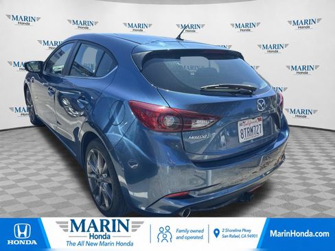 Used 2018 MAZDA MAZDA3 Touring FWD image 4