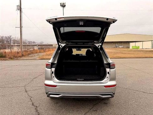 Used 2025 Mitsubishi Outlander SE image 7