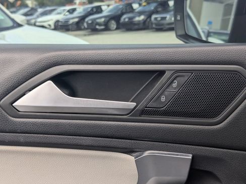 Used 2020 Volkswagen Tiguan SE R-Line FWD image 37
