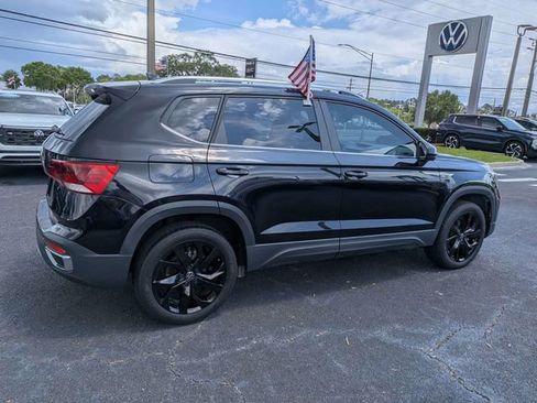 Certified 2023 Volkswagen Taos SE w/ Panoramic Sunroof Package FWD image 3