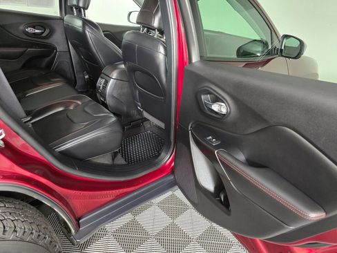 Used 2021 Jeep Cherokee Trailhawk w/ Technology Group image 38