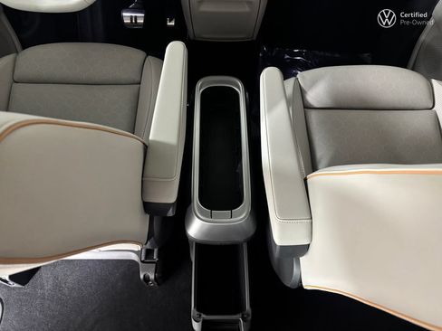 Used 2025 Volkswagen ID. Buzz 1st Edition RWD image 30
