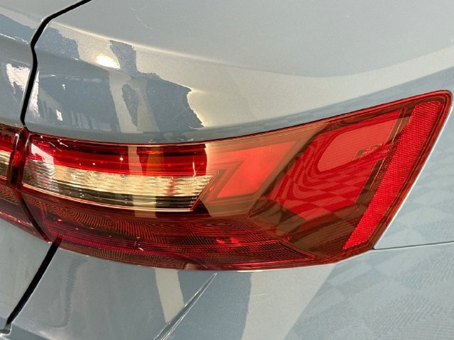 Used 2025 Volkswagen Jetta SE FWD image 31