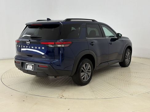 Used 2025 Nissan Pathfinder SV AWD/4WD image 9