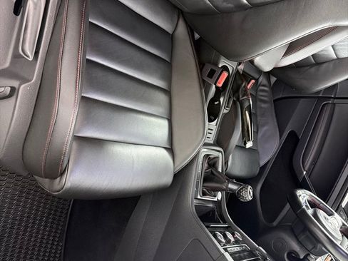 Used 2017 Volkswagen GTI SE FWD image 23
