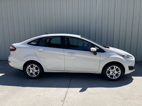 Used 2014 Ford Fiesta SE FWD image 2