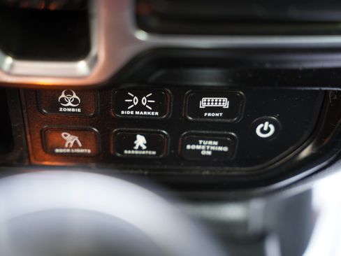 Used 2022 Jeep Gladiator Sport AWD/4WD image 29