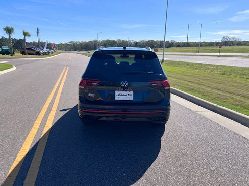 Used 2023 Volkswagen Tiguan SE R-Line image 9