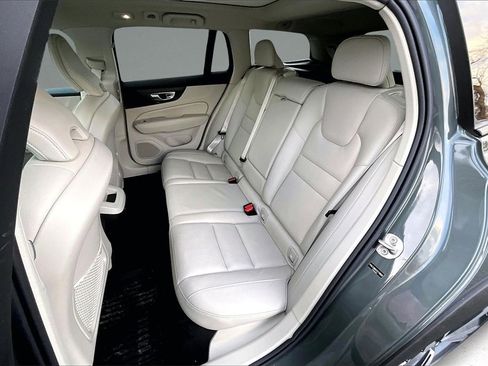 Certified 2026 Volvo V60 B5 Cross Country Plus w/ Protection Package Premier image 21