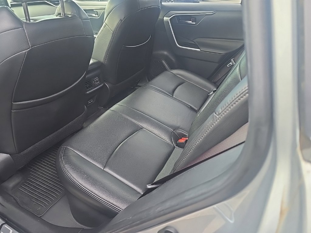 Used 2022 Toyota RAV4 SE w/ SE Grade Weather Package AWD/4WD image 11
