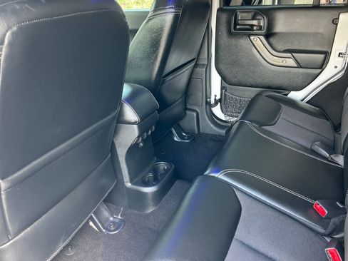 Used 2017 Jeep Wrangler Unlimited Sport AWD/4WD image 12