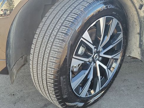 Certified 2025 Volvo XC60 B5 Plus image 12