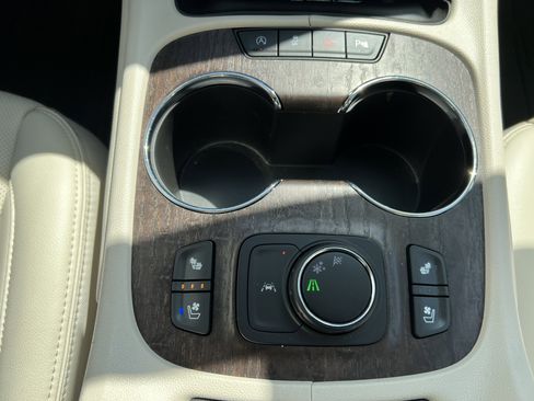 Used 2022 GMC Acadia Denali w/ Denali Ultimate Package image 28