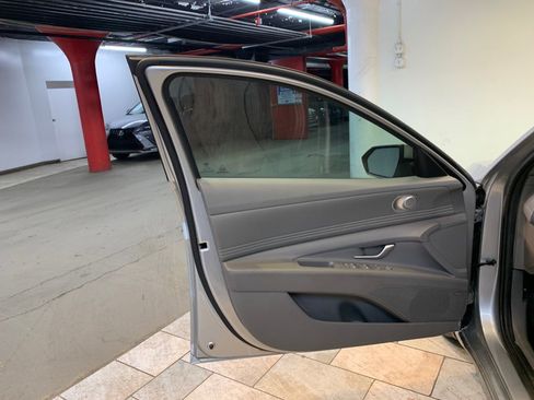 Used 2022 Hyundai Elantra SEL w/ Convenience + Premium Package image 13