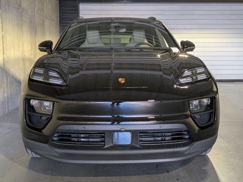 New 2026 Porsche Macan 4 Electric image 13
