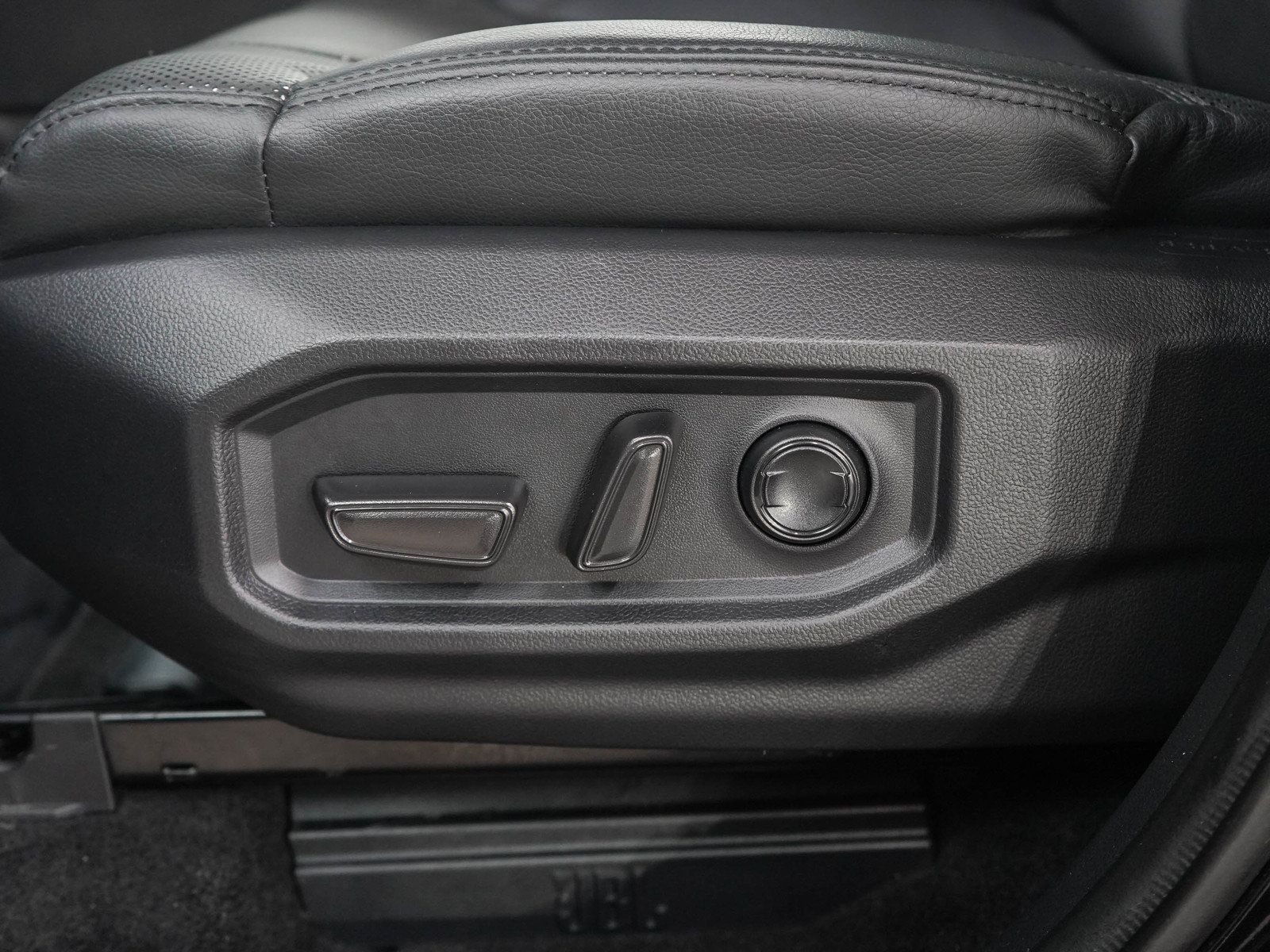 Used 2024 Toyota Tundra Limited AWD/4WD image 27