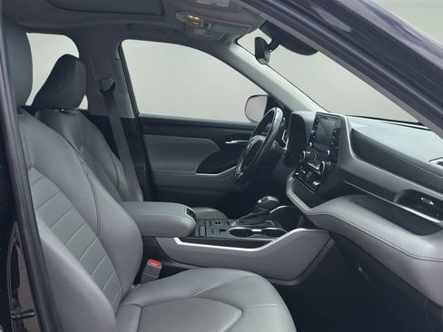 Used 2020 Toyota Highlander XLE AWD/4WD image 10
