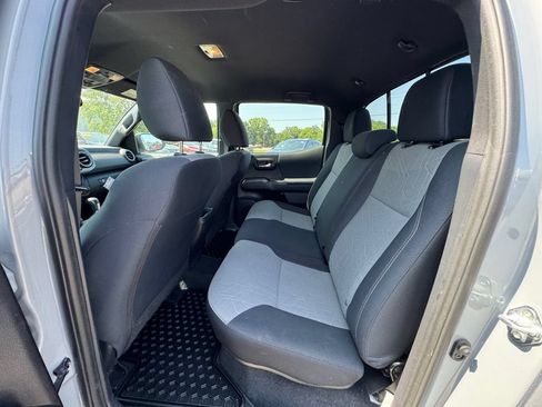 Used 2021 Toyota Tacoma TRD Sport AWD/4WD image 37