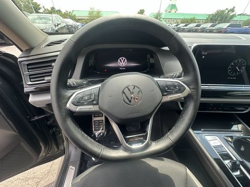 Used 2025 Volkswagen Atlas Peak Edition SE AWD/4WD image 24