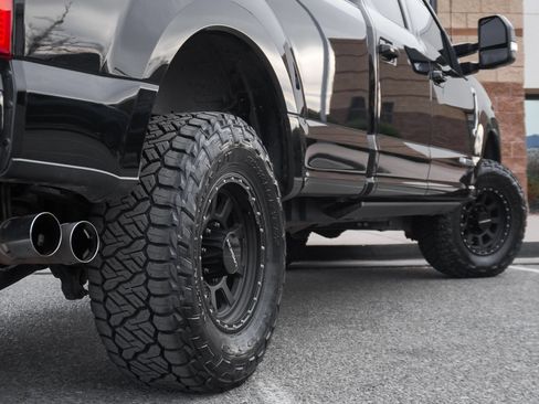 Used 2022 Ford F350 Lariat image 9