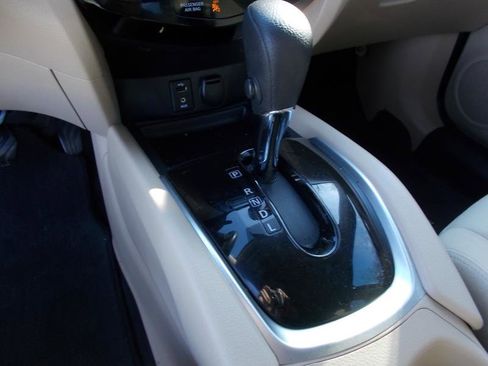 Used 2016 Nissan Rogue SV image 31