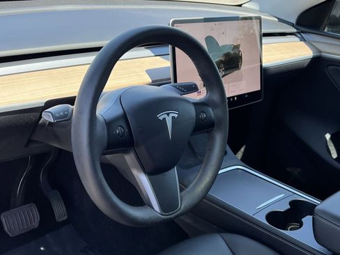 Used 2023 Tesla Model Y Long Range AWD/4WD image 17