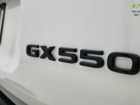Used 2024 Lexus GX 550 w/ Accessory Package (31) AWD/4WD image 18