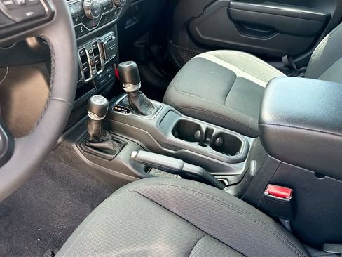 Used 2023 Jeep Wrangler Unlimited w/ Sun & Screen Package AWD/4WD image 26