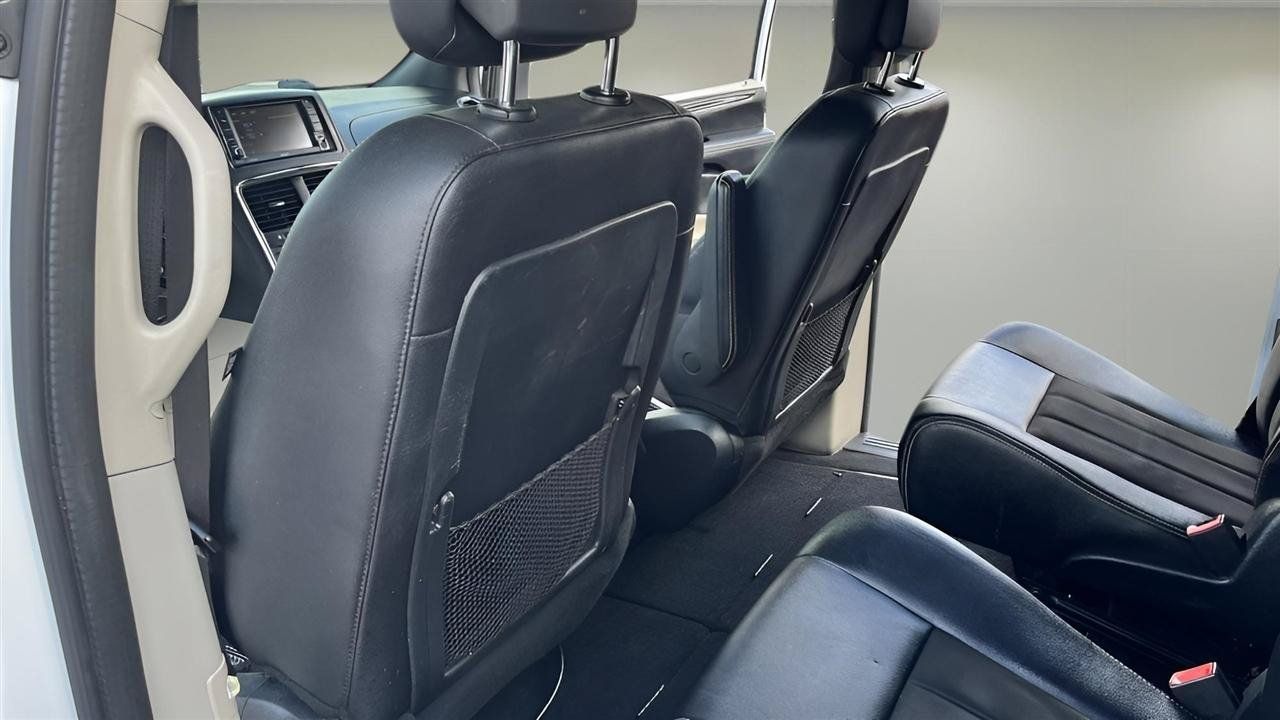 Used 2020 Dodge Grand Caravan SXT FWD image 16