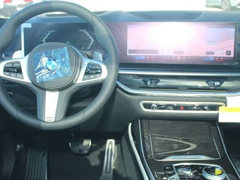 New 2026 BMW X7 xDrive40i w/ Executive Package image 18