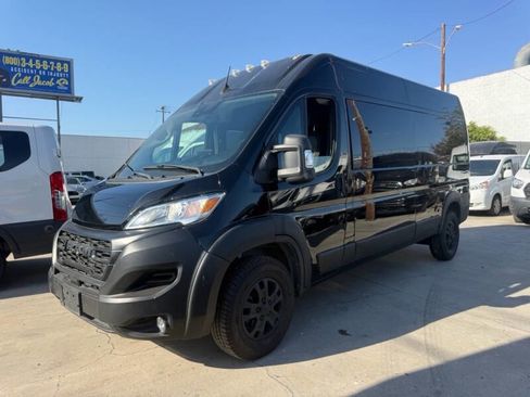 Used 2023 RAM ProMaster 2500 w/ Driver Convenience Group FWD image 3