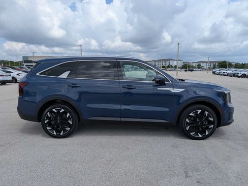 Used 2024 Kia Sorento EX FWD image 4