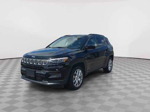 Used 2022 Jeep Compass Latitude w/ Sun and Sound Group AWD/4WD image 4