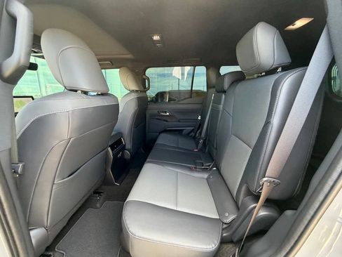 Used 2025 Lexus GX 550 w/ Cold Area Package AWD/4WD image 18