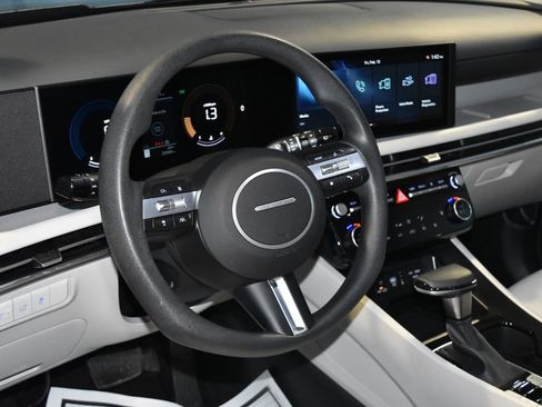 Used 2025 Hyundai Tucson SEL image 2