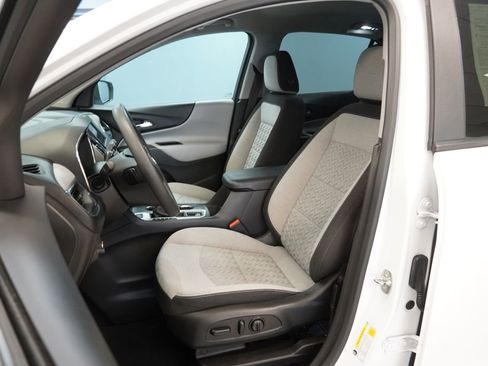 Used 2023 Chevrolet Equinox LS w/ LS Convenience Package image 4