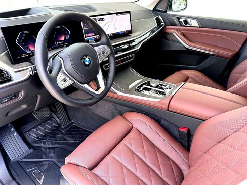 New 2026 BMW X7 xDrive40i w/ Premium Package image 12