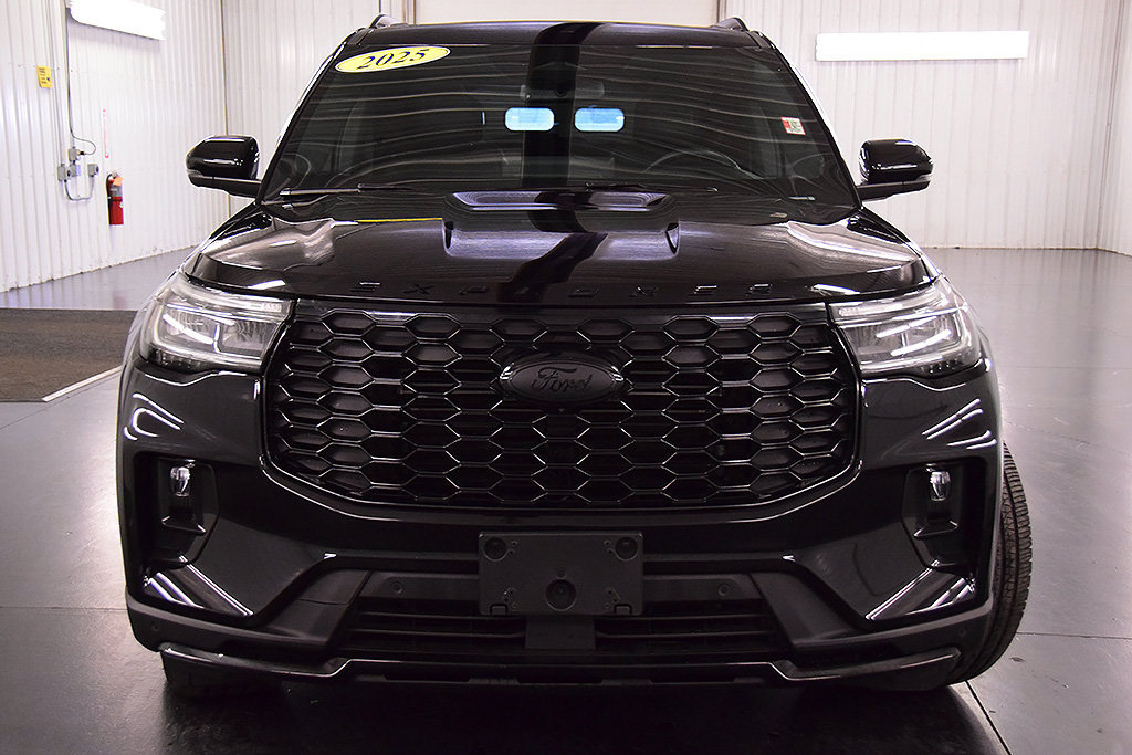 Used 2025 Ford Explorer ST-Line w/ Premium Package AWD/4WD image 2