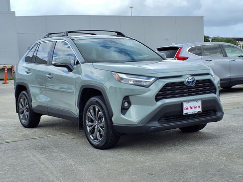 Used 2023 Toyota RAV4 XLE Premium AWD/4WD image 2