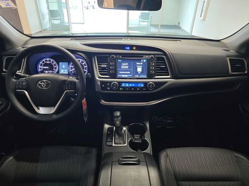 Used 2016 Toyota Highlander Plus AWD/4WD image 10