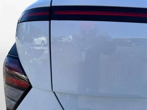 Used 2025 Hyundai Kona SEL image 21