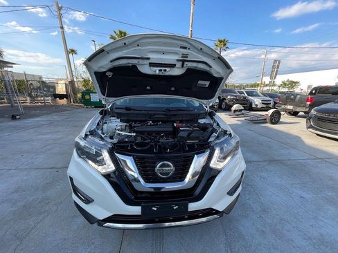 Used 2018 Nissan Rogue SV w/ Premium Package FWD image 2