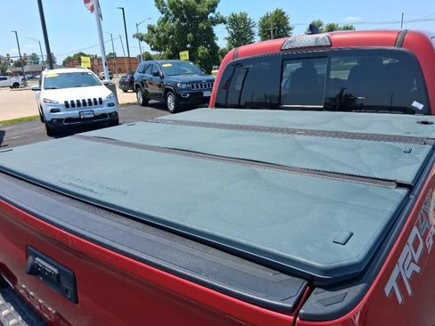 Used 2017 Toyota Tacoma TRD Sport w/ Tow Package (A/T) AWD/4WD image 15