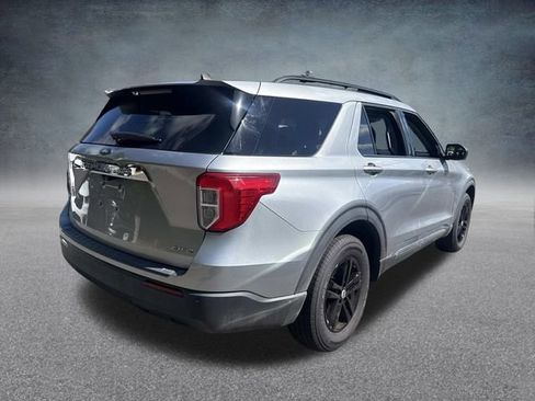 Used 2021 Ford Explorer XLT image 31